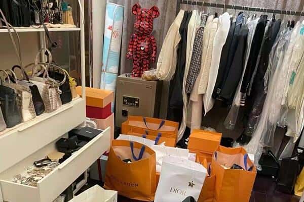 文登区回收一线品牌衣服